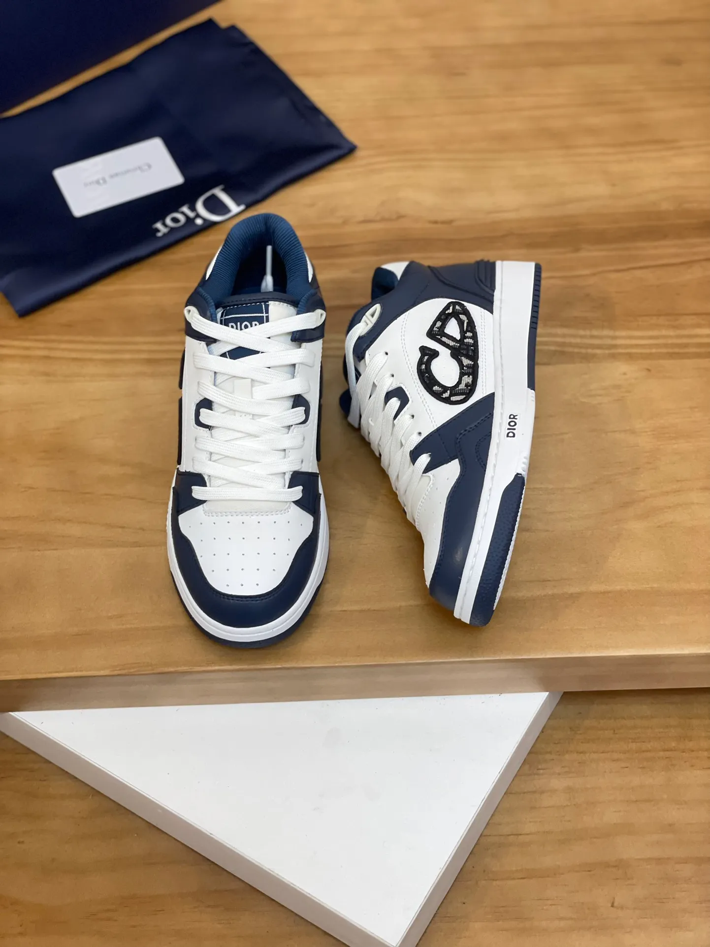 Men's shoes: 💰P440¥ Product trademark: Dior* "Dior*" high-top casual shoes Regular size: 38-44 (can be customized to 45.46) Product materials: Upper imported cowhide stitched with original fabric, breathable lining, original outsole. Number: 1006